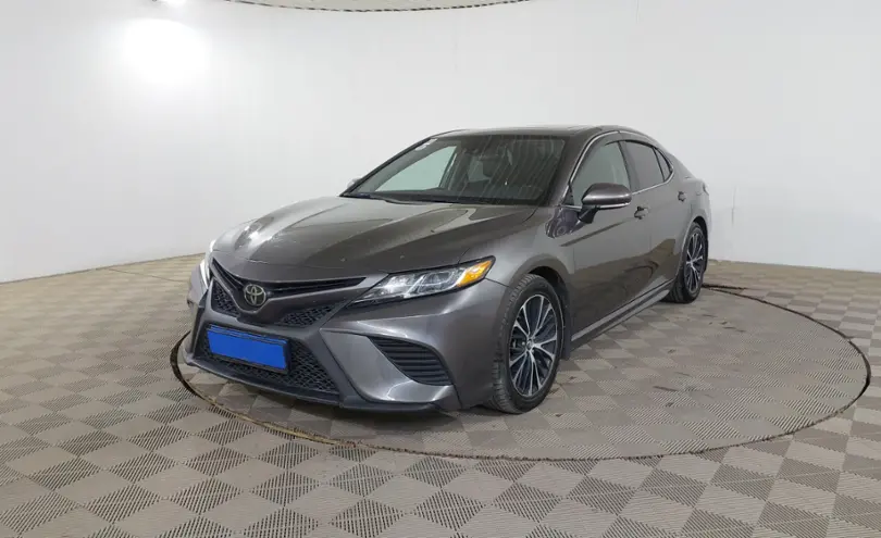 Toyota Camry 2018 года за 11 990 000 тг. в Шымкент