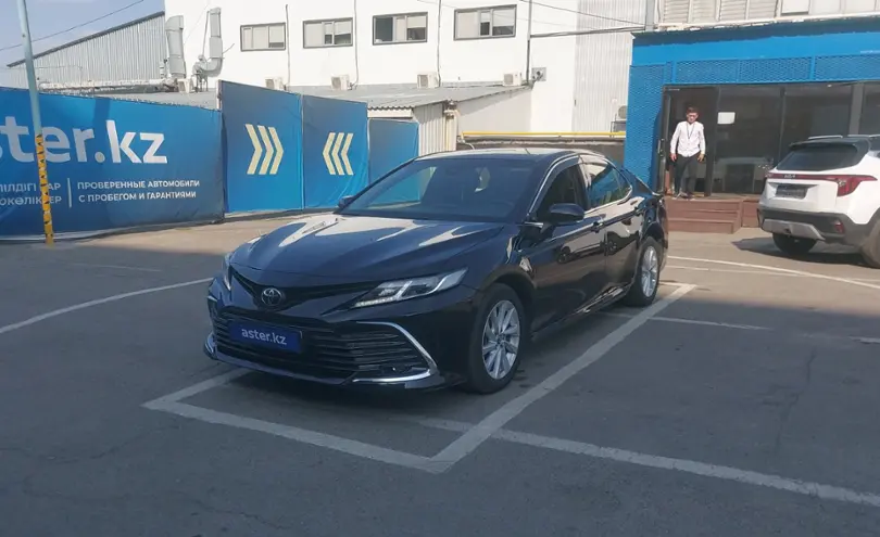 Toyota Camry 2023 года за 14 990 000 тг. в Алматы