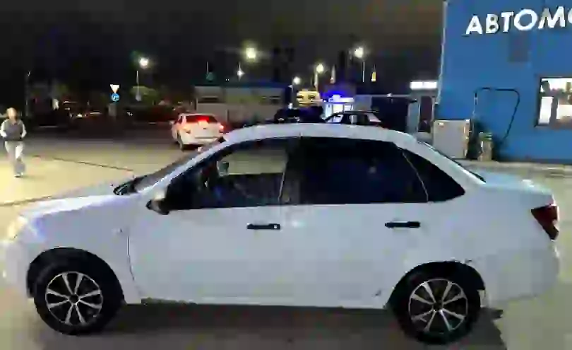 LADA (ВАЗ) Granta 2018 года за 3 200 000 тг. в Астана