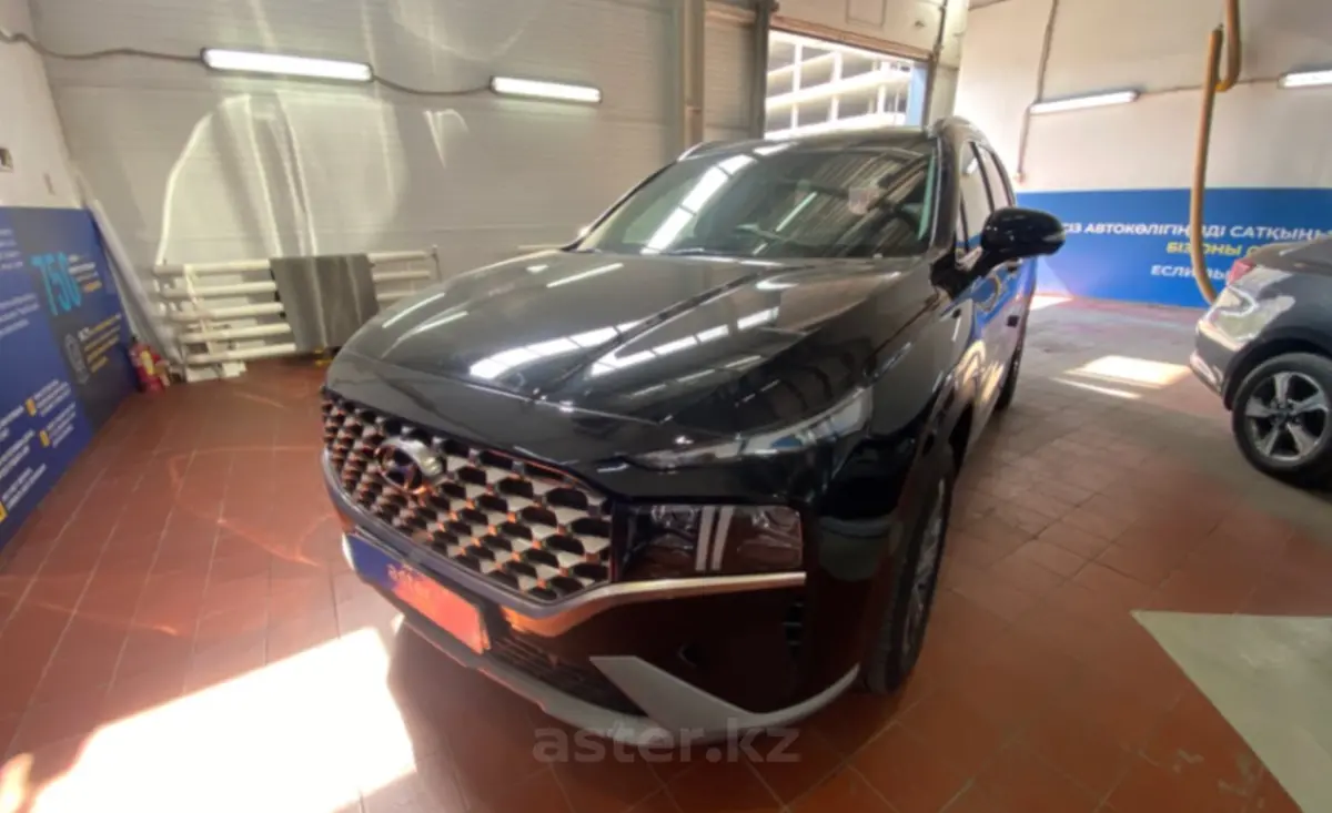 Hyundai Santa Fe 2023 года за 18 000 000 тг. в Астана