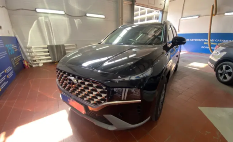 Hyundai Santa Fe 2023 года за 18 000 000 тг. в Астана