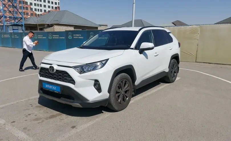 Toyota RAV4 2022 года за 18 000 000 тг. в Шымкент