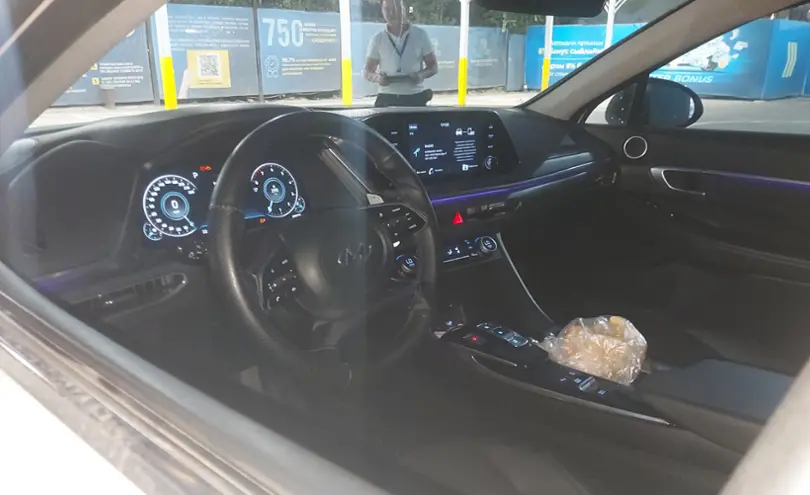 Hyundai Sonata 2022 года за 13 000 000 тг. в Алматы фото 5