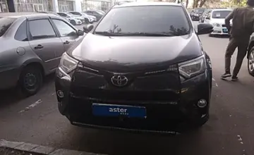 Toyota RAV4 2017 года за 14 500 000 тг. в Актобе фото 2