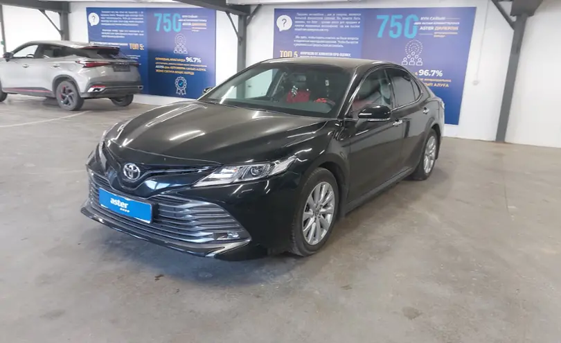 Toyota Camry 2019 года за 14 000 000 тг. в Астана
