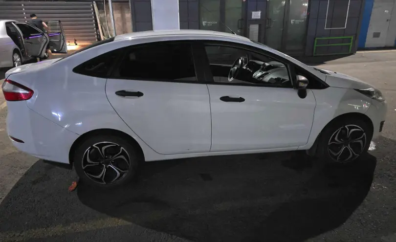 Ford Fiesta 2016 года за 3 500 000 тг. в Алматы фото 4