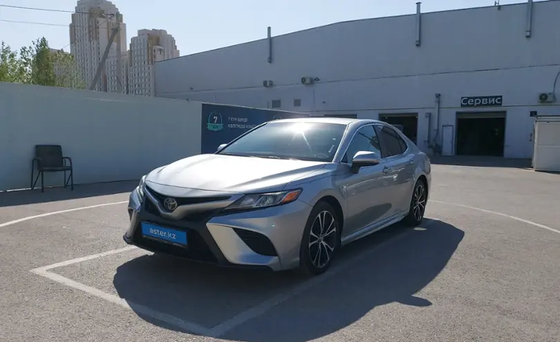 Toyota Camry 2018 года за 11 000 000 тг. в Шымкент