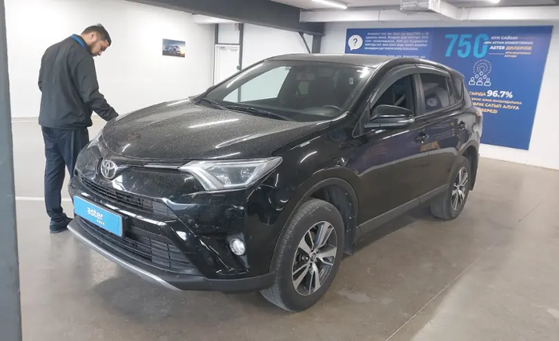 Toyota RAV4 2018 года за 12 000 000 тг. в Астана