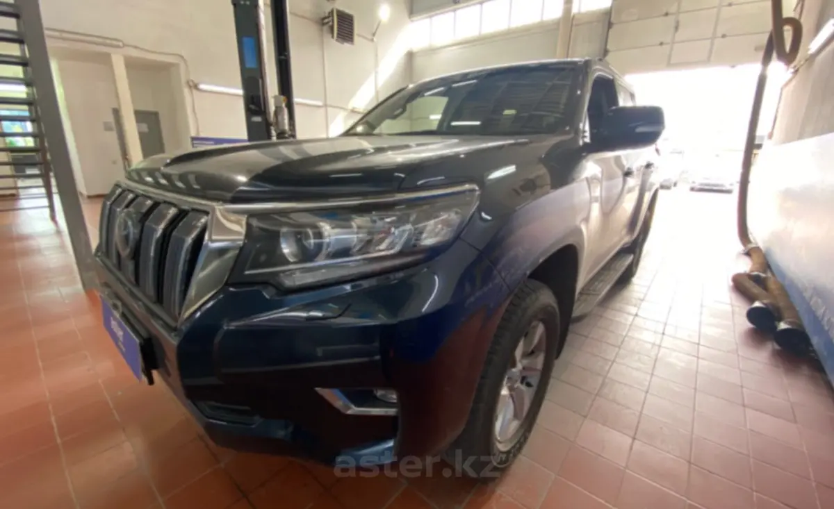 Toyota Land Cruiser Prado 2021 года за 27 000 000 тг. в Астана