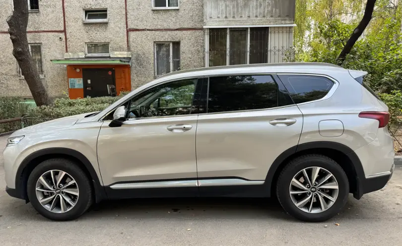 Hyundai Santa Fe 2020 года за 13 500 000 тг. в Алматы