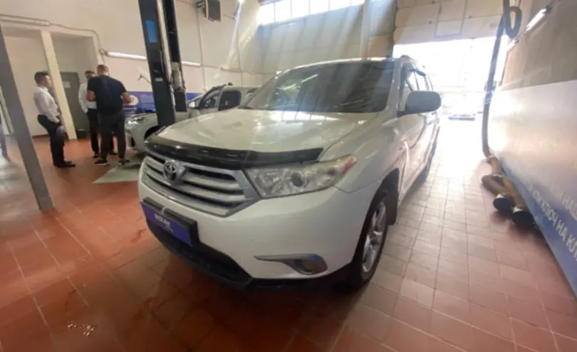Toyota Highlander 2013 года за 9 000 000 тг. в Астана