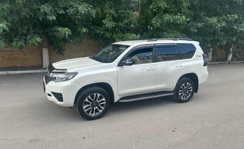 Toyota Land Cruiser Prado 2021 года за 26 000 000 тг. в Караганда