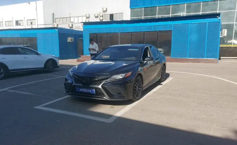 Toyota Camry 2021 года за 11 000 000 тг. в Алматы