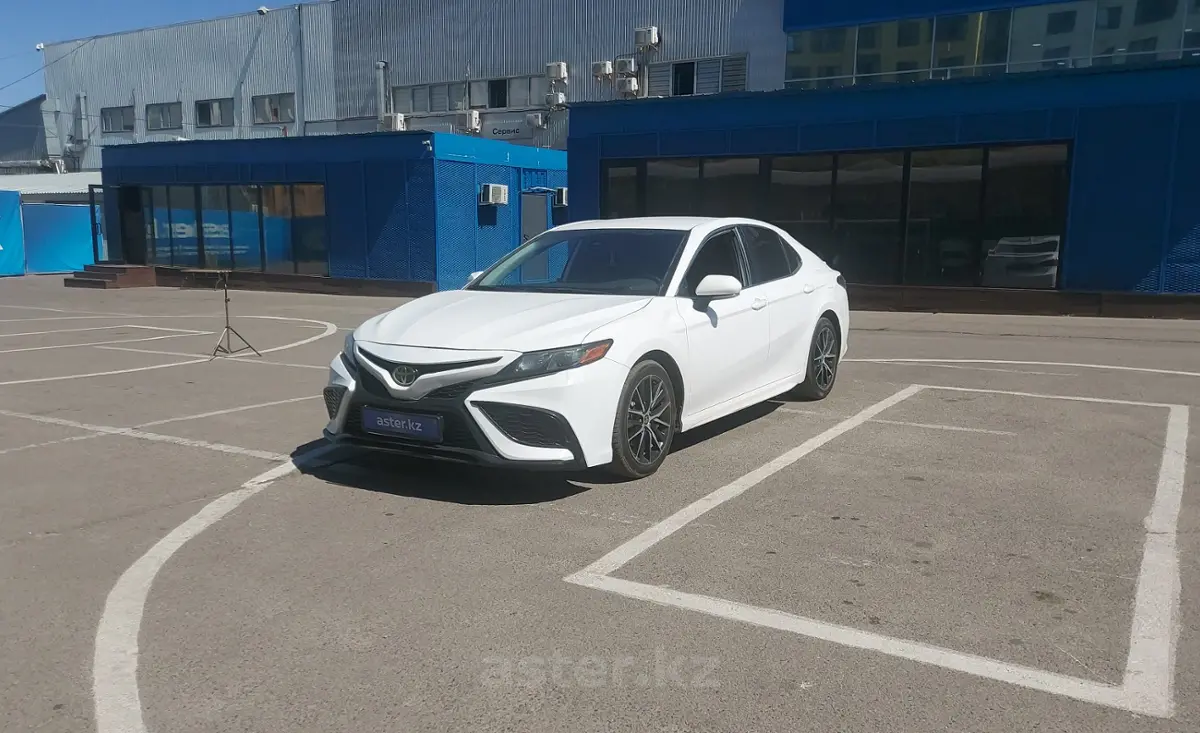 Toyota Camry 2022 года за 13 000 000 тг. в Алматы