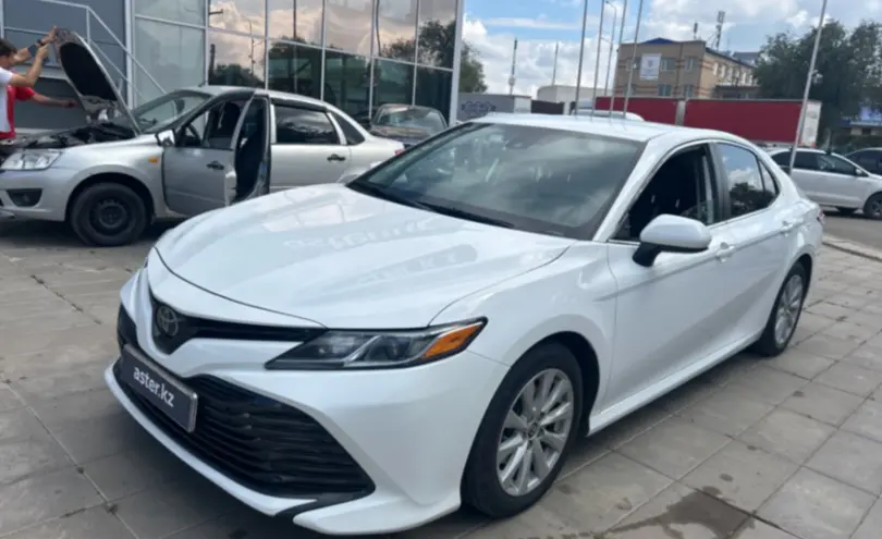 Toyota Camry 2020 года за 11 700 000 тг. в Уральск