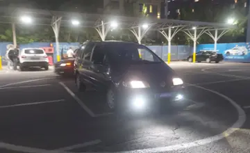Volkswagen Sharan 2000 года за 1 550 000 тг. в Алматы фото 2