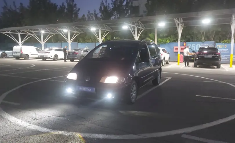 Volkswagen Sharan 2000 года за 1 550 000 тг. в Алматы