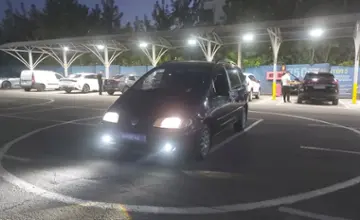 Volkswagen Sharan 2000 года за 1 550 000 тг. в Алматы фото 1