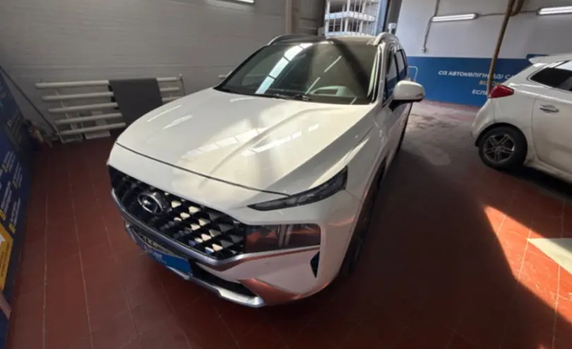 Hyundai Santa Fe 2022 года за 19 000 000 тг. в Астана