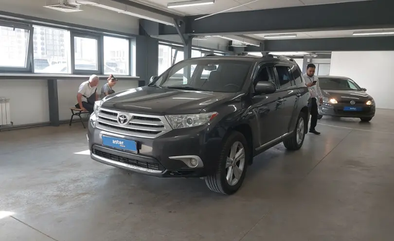 Toyota Highlander 2011 года за 12 000 000 тг. в Астана