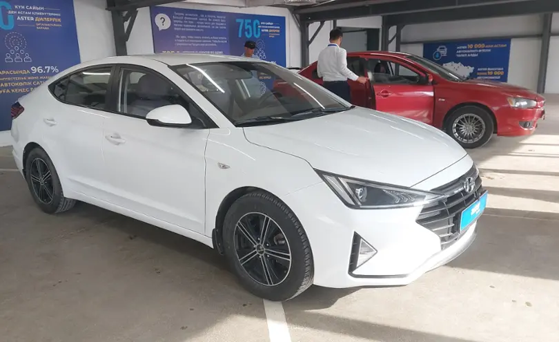 Hyundai Elantra 2019 года за 7 500 000 тг. в Астана фото 2