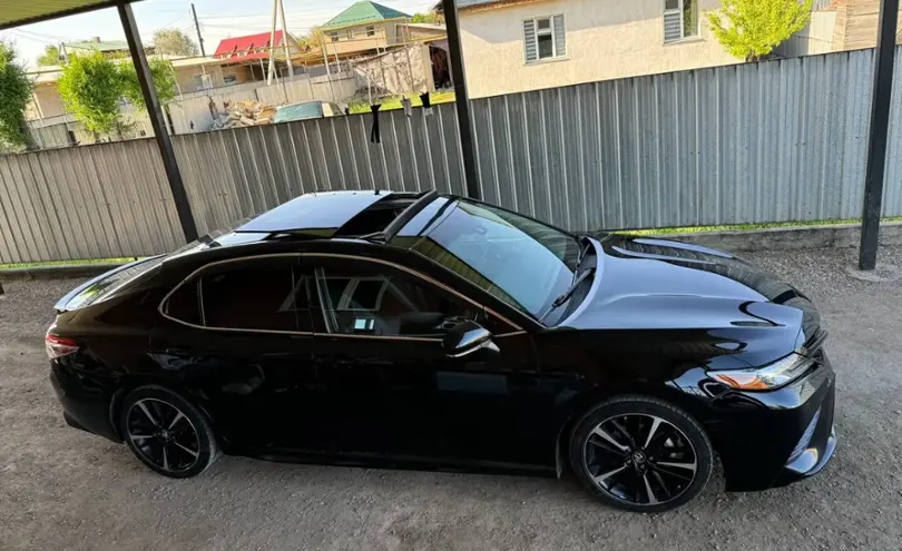 Toyota Camry 2018 года за 15 000 000 тг. в Алматы