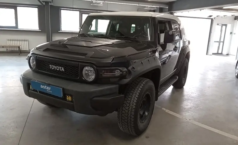 Toyota FJ Cruiser 2015 года за 17 000 000 тг. в Астана