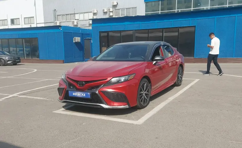 Toyota Camry 2022 года за 10 500 000 тг. в Алматы