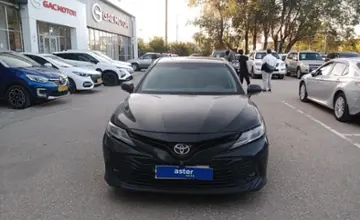 Toyota Camry 2018 года за 10 000 000 тг. в Актобе фото 2