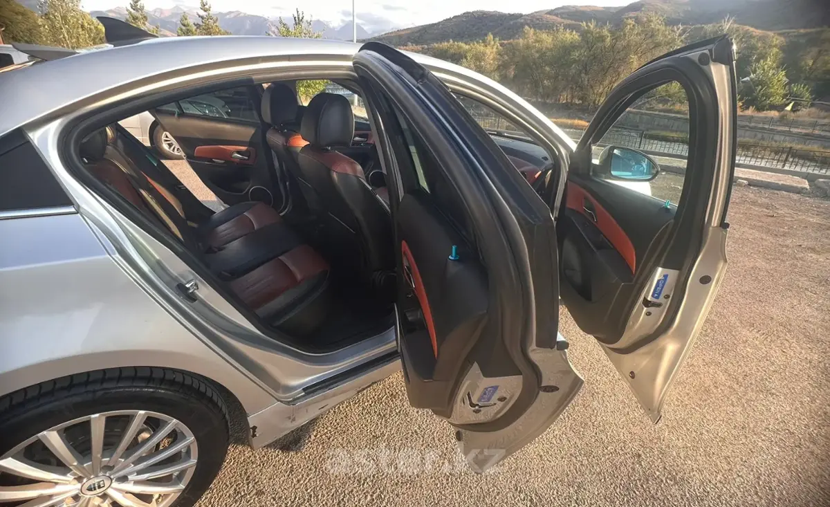 Купить Chevrolet Cruze 2012 года в Алматы, цена 4200000 тенге. Продажа Chevrolet Cruze в Алматы - Aster.kz. №c1237646 Chevrolet Cruze 2012 года за 4 200 000 тг. в Алматы - фото 5