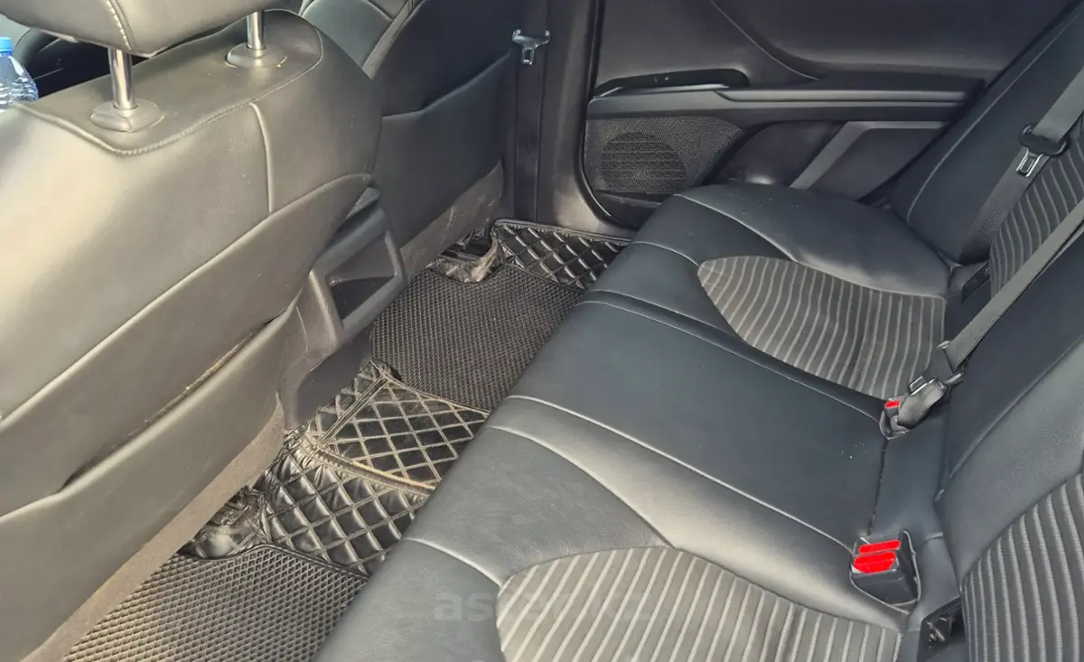 Купить Toyota Camry 2020 года в Петропавловске, цена 12000000 тенге. Продажа Toyota Camry в Петропавловске - Aster.kz. №c1238103 Toyota Camry 2020 года за 12 000 000 тг. в Петропавловск - фото 8