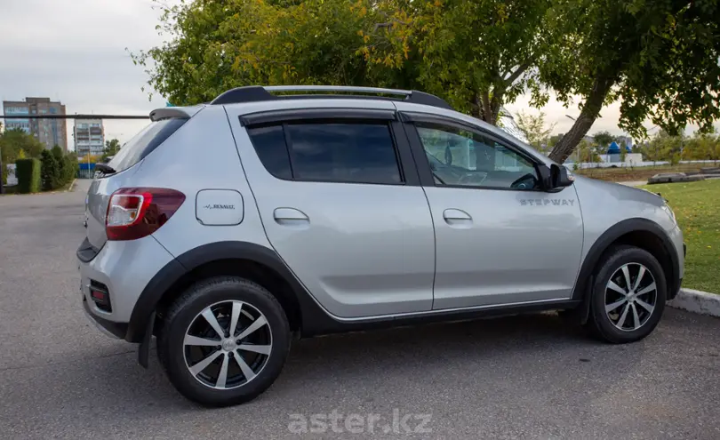 Renault Sandero 2017 года за 5 600 000 тг. в Караганда фото 3