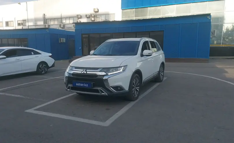 Mitsubishi Outlander 2018 года за 8 800 000 тг. в Алматы