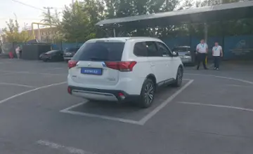 Mitsubishi Outlander 2018 года за 8 800 000 тг. в Алматы фото 3
