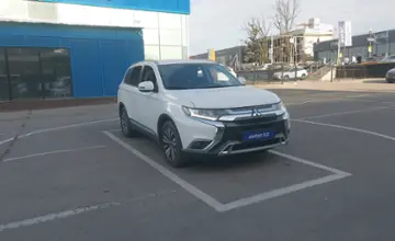 Mitsubishi Outlander 2018 года за 8 800 000 тг. в Алматы фото 2