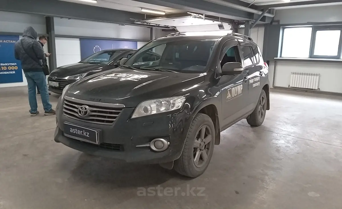 Toyota RAV4 2013 года за 10 000 000 тг. в Астана