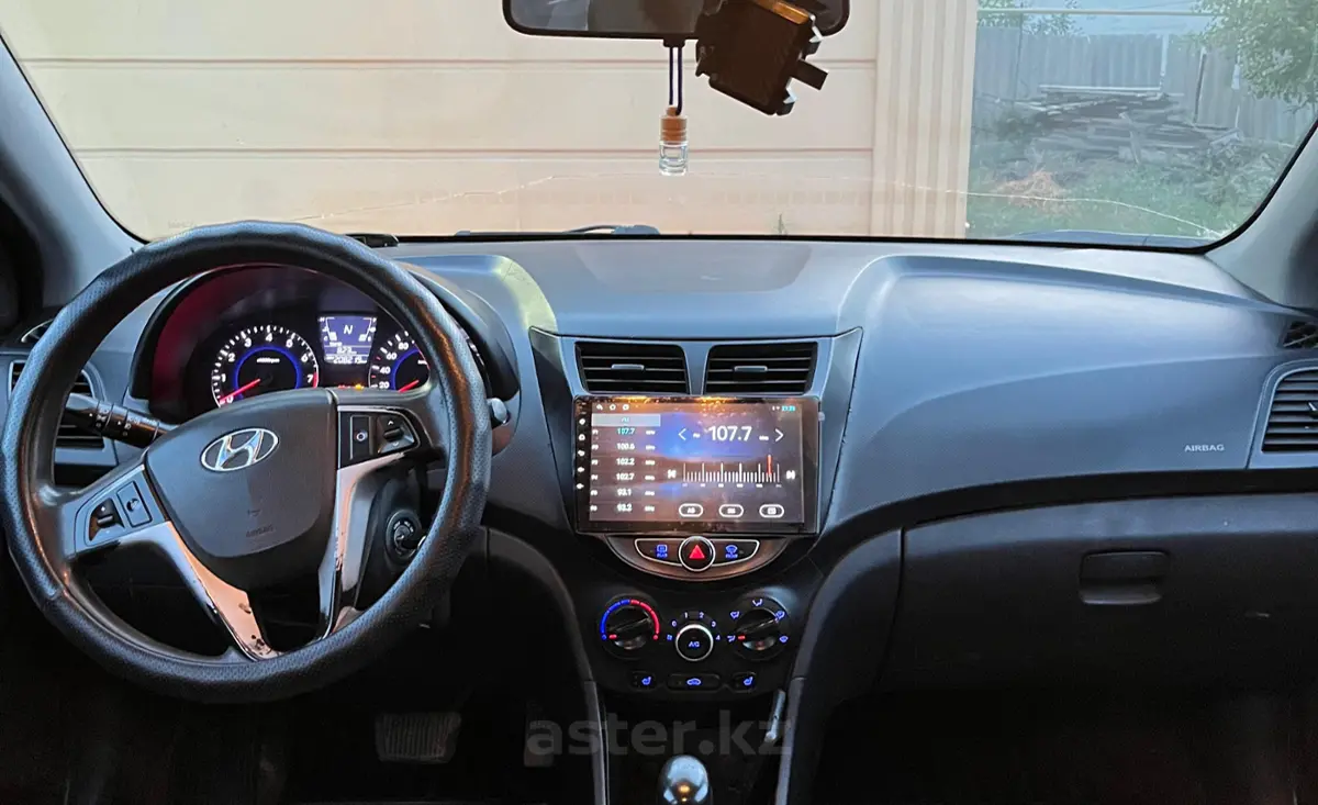 Hyundai Solaris 2013