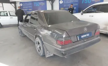 Mercedes-Benz E-Класс 1993 года за 1 200 000 тг. в Астана фото 4