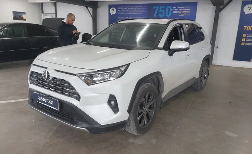 Toyota RAV4 2023 года за 18 500 000 тг. в Астана