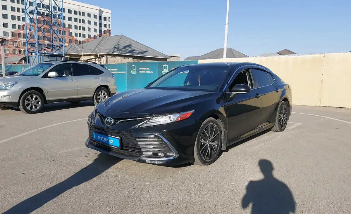 Toyota Camry 2021 года за 13 000 000 тг. в Шымкент