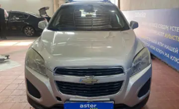 Chevrolet Tracker 2014 года за 3 200 000 тг. в Астана фото 2