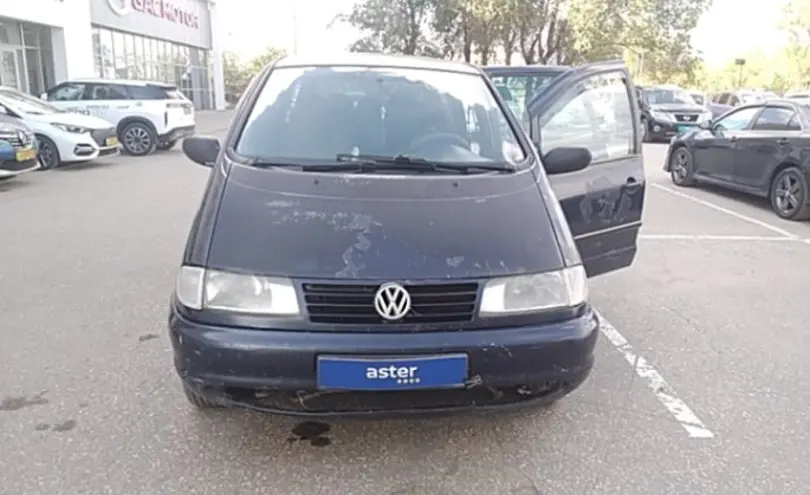 Volkswagen Sharan 1997 года за 1 000 000 тг. в Актобе фото 2