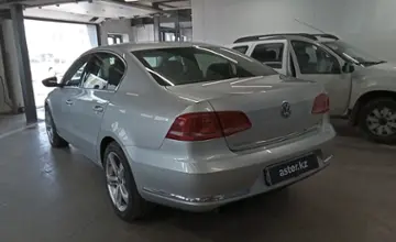 Volkswagen Passat 2011 года за 6 000 000 тг. в Астана фото 4