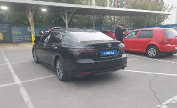 Toyota Camry 2018 года за 11 800 000 тг. в Алматы фото 4