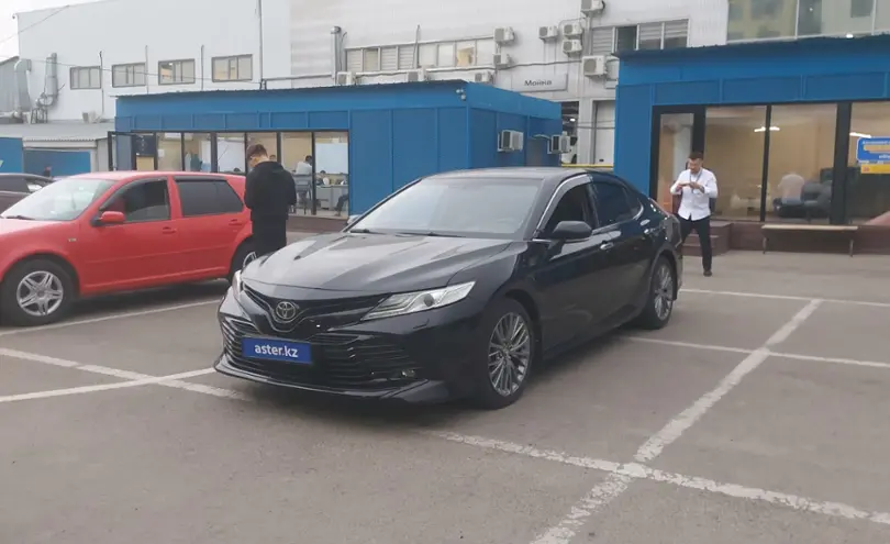 Toyota Camry 2018 года за 11 800 000 тг. в Алматы