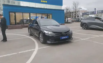 Toyota Camry 2018 года за 11 800 000 тг. в Алматы фото 2