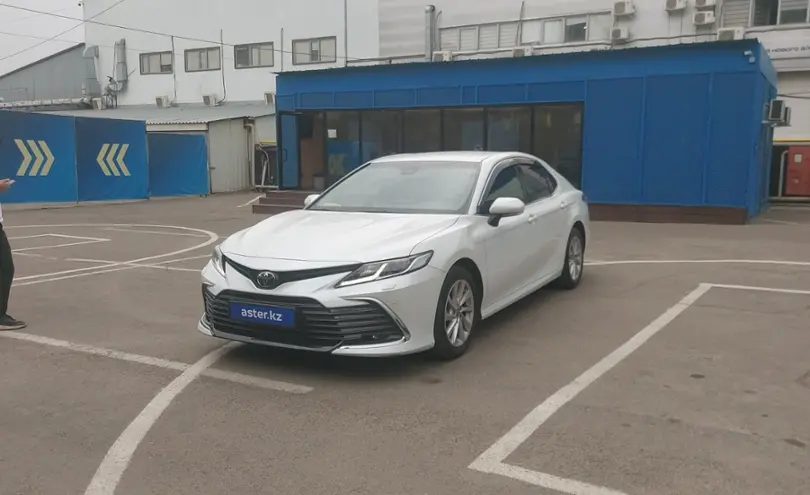 Toyota Camry 2023 года за 15 500 000 тг. в Алматы