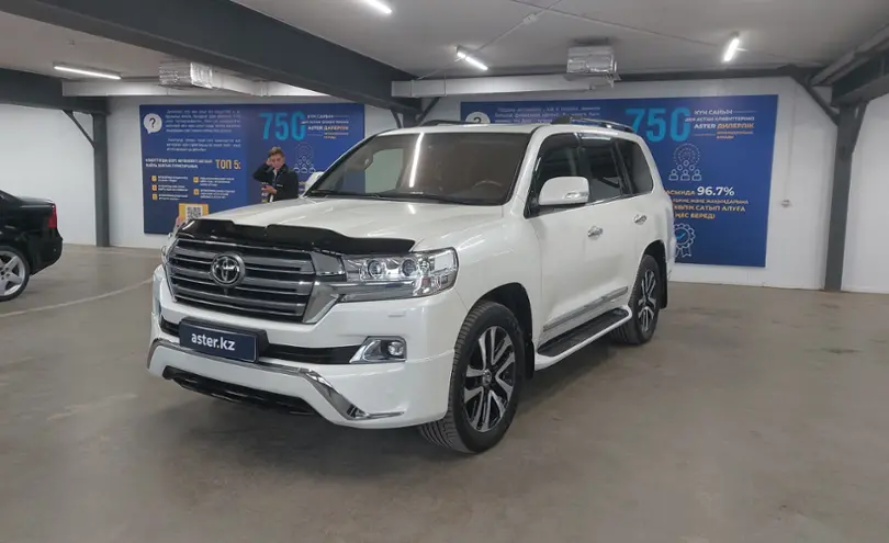 Toyota Land Cruiser 2015 года за 28 000 000 тг. в Астана