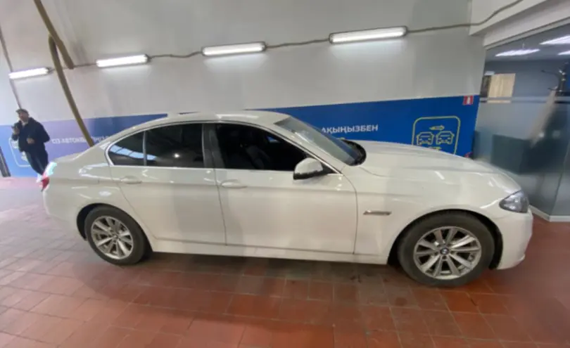 BMW 5 серии 2014 года за 11 000 000 тг. в Астана фото 4