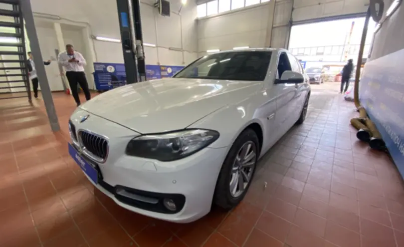 BMW 5 серии 2014 года за 11 000 000 тг. в Астана